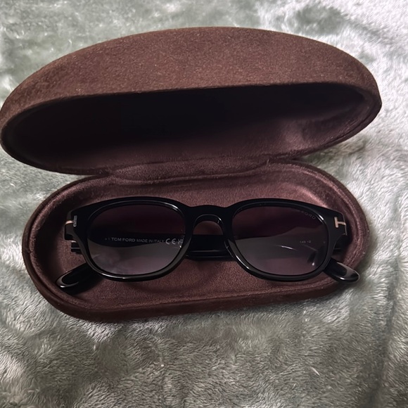 Tom Ford Sun Glasses - Picture 5 of 5